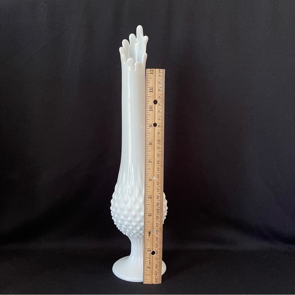 Swung Vase - Footed - 9 fingers - Fenton Hobnail Milk Glass - Vintage - Picture 8 of 9